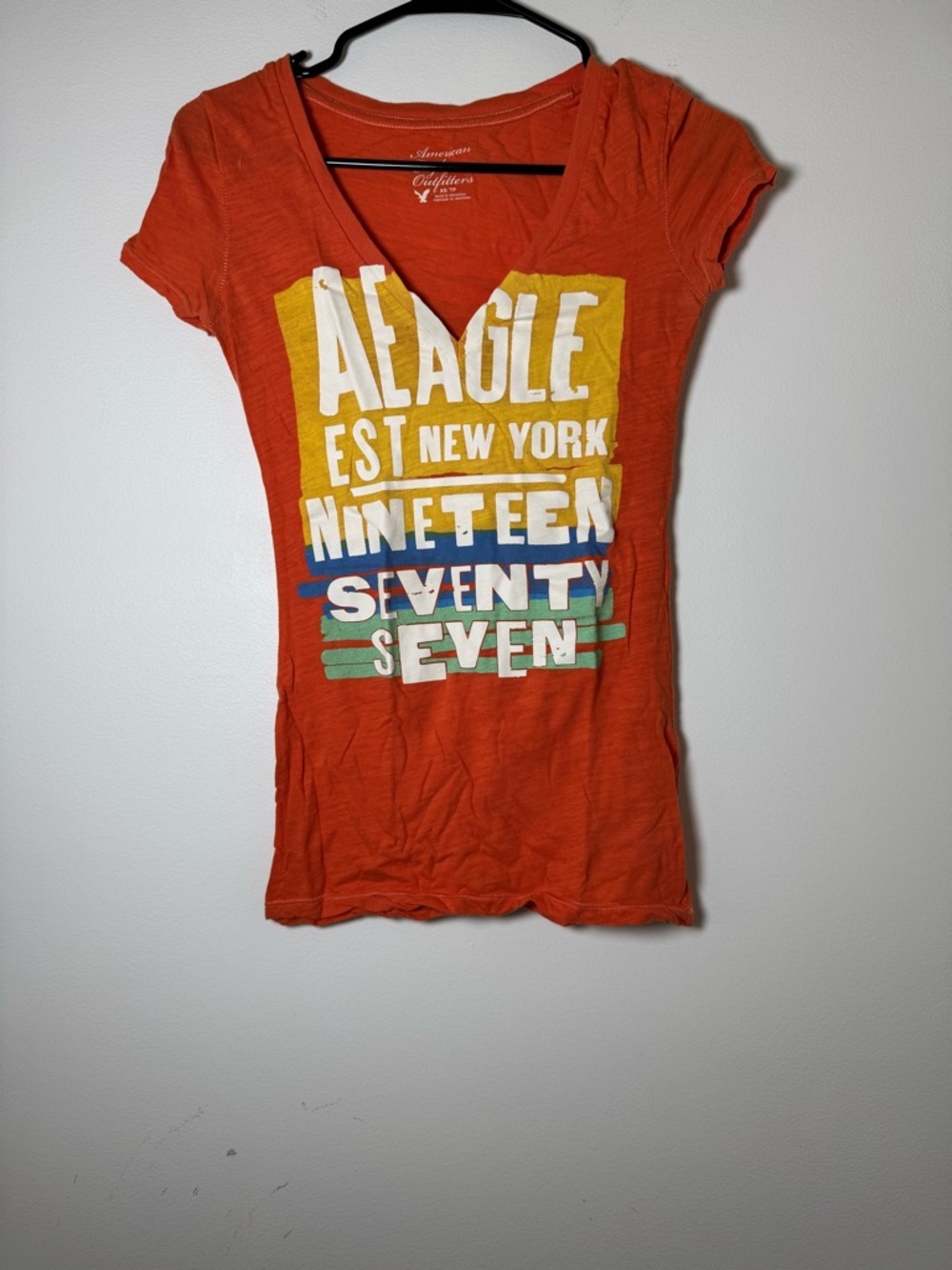 American Eagle Graphic Tee XS Orange Eagle Est 1977 V Neck Logo Shirt